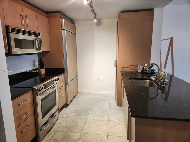 Building Photo - 10275 Collins Ave