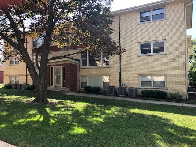 Primary Photo - 10519 S Artesian Ave