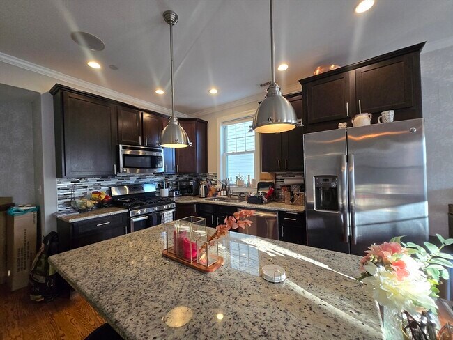 Building Photo - 306 Maverick St