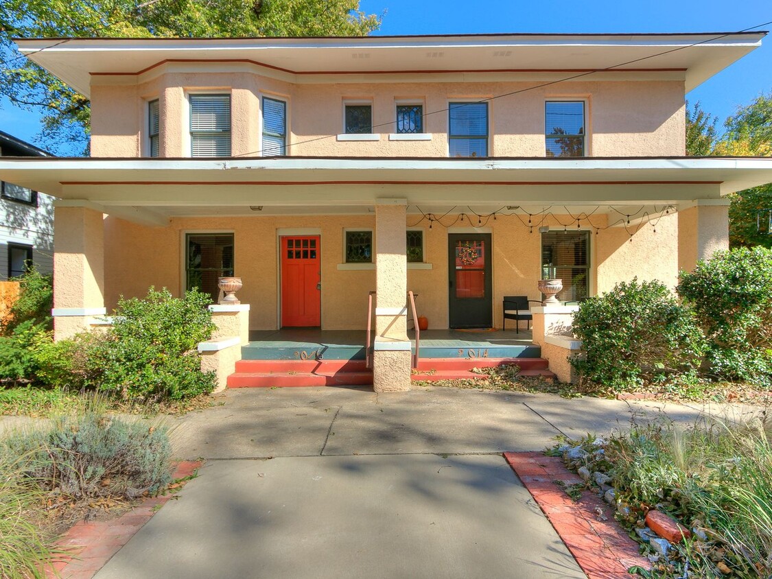 Primary Photo - Charming Updated Mesta Park Duplex - New S...