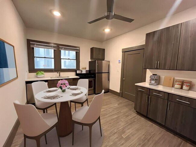 Foto del edificio - 604 W 25th St
