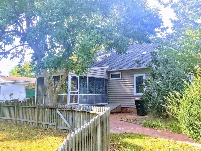 Building Photo - 209 Waller Mill Rd