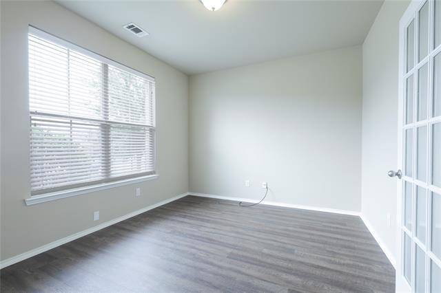 Foto del edificio - 2805 Cresent Lake Dr