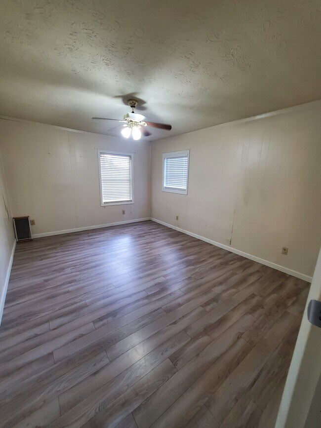 Building Photo - 2235 Mineral Springs Rd