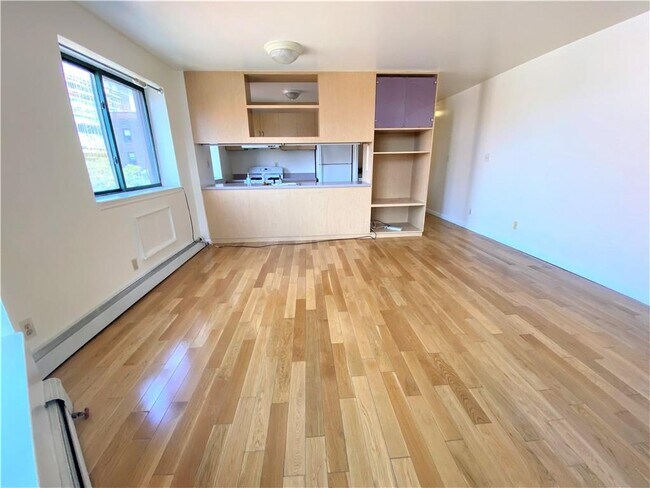 Foto del edificio - 41-33 Parsons Blvd
