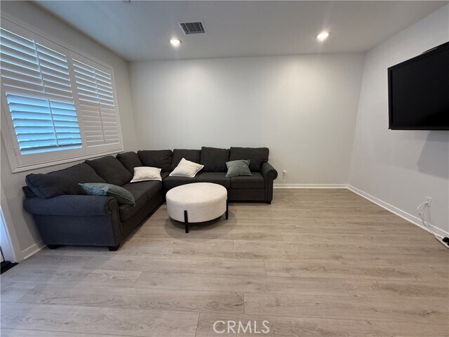 Foto del edificio - 964 N Divino Privado