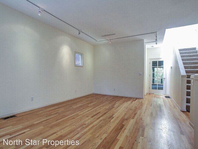 Foto del edificio - 2 br, 2.5 bath House - 2049 NW Lovejoy St.