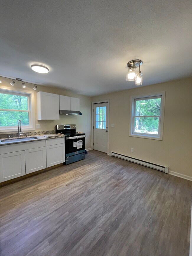 Building Photo - 395 Wilbraham St