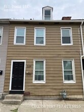 Building Photo - 229 Walnut St