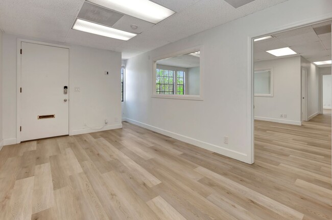 Foto del edificio - 14751 Plaza Dr