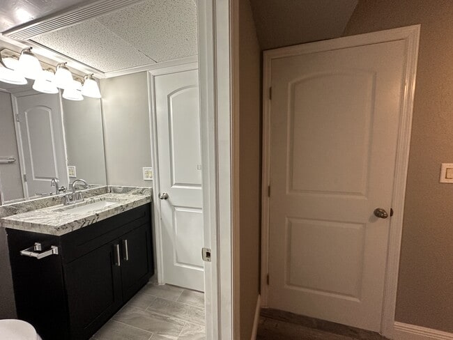 Photo - 2871 N Oakland Forest Dr House