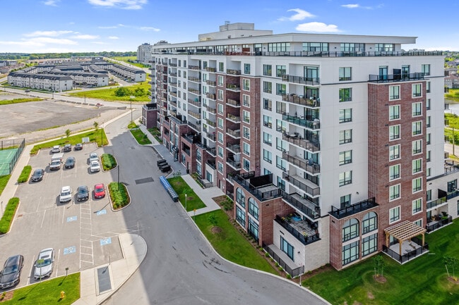 Building Photo - Luxury 3 Bdrm Condo for Rent in NorthLink * Parking * Storage * 10th Floor Views