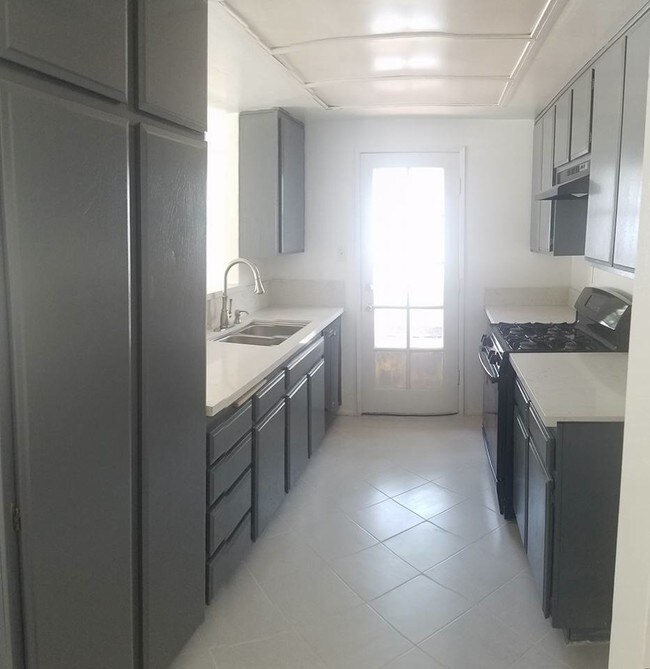 Foto del edificio - 14140 Oro Grande St