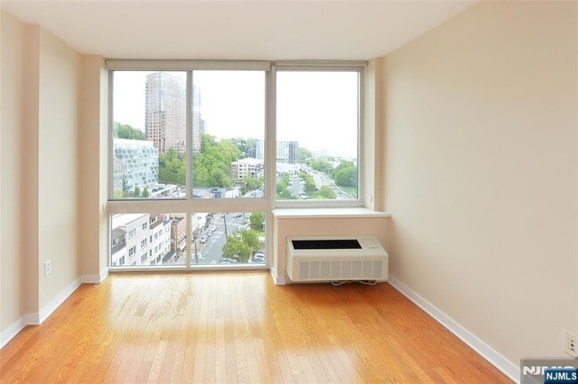 Foto del edificio - 1111 Hudson Park