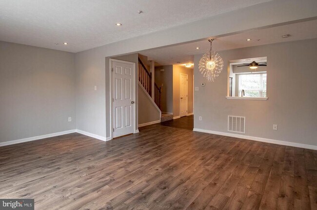 Foto del edificio - 5620 Queen Anne Ct