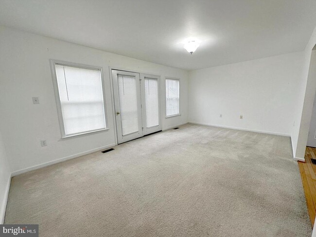 Building Photo - 82 Eldon Dr
