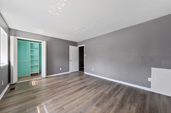 Building Photo - 5644 Dodington Ct