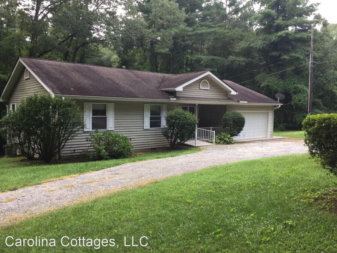 3 br, 1.5 bath House 49 Pennwood Lane House Rental in