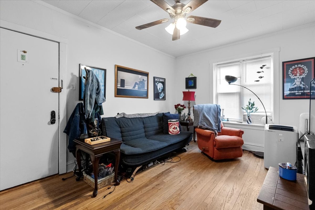 Primary Photo - 652 W Oakdale Ave