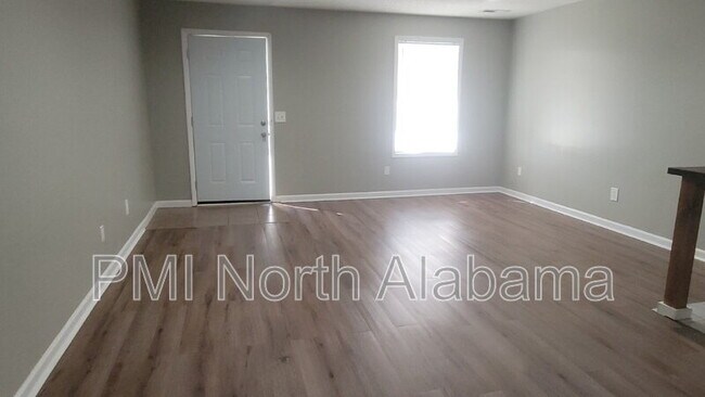 Building Photo - 4423 Bonnell Dr