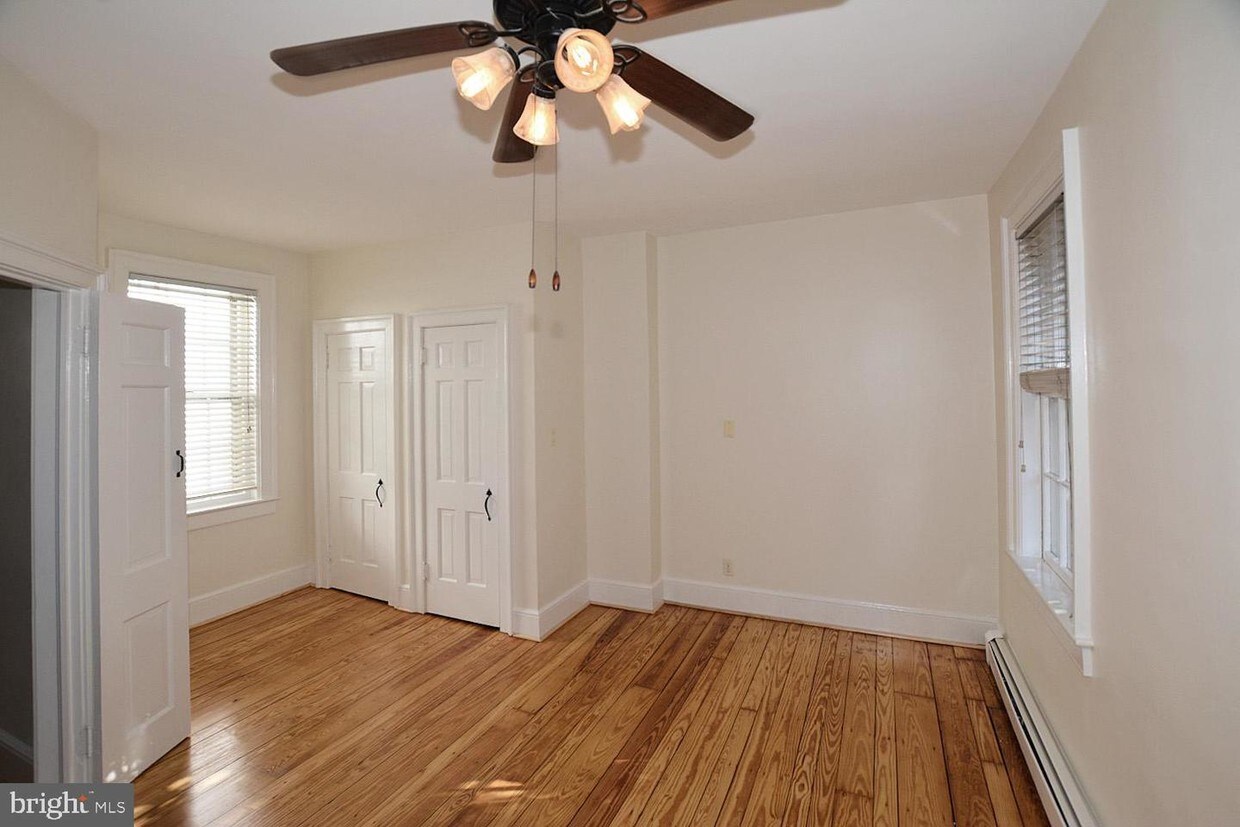 Primary Photo - 520 S Fairfax St