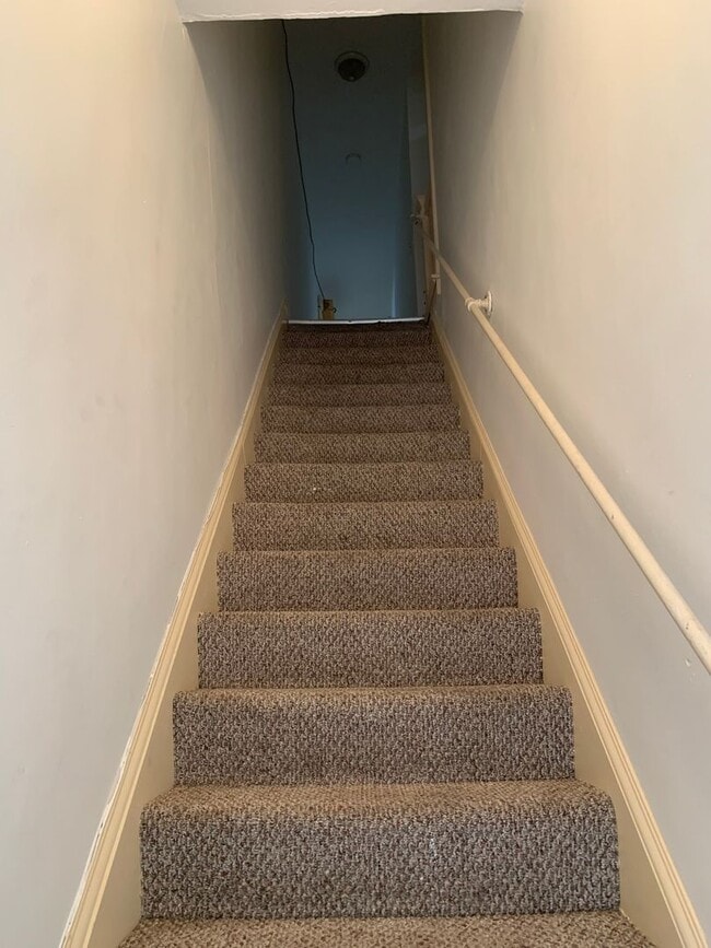 Building Photo - 206 Lincoln Way E