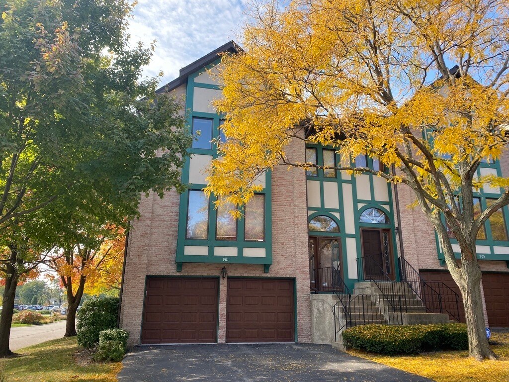 Primary Photo - 901 W Essex Pl