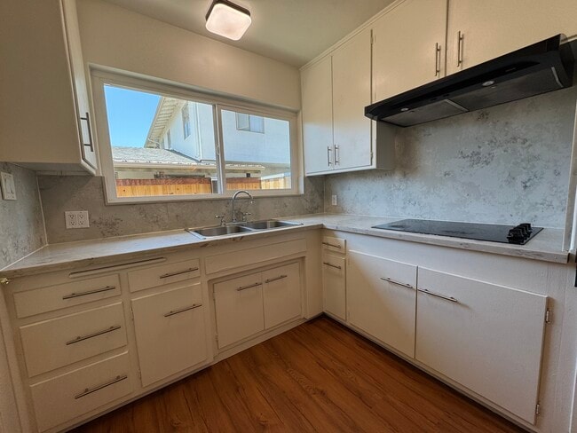 Kitchen - 743 Southview Rd