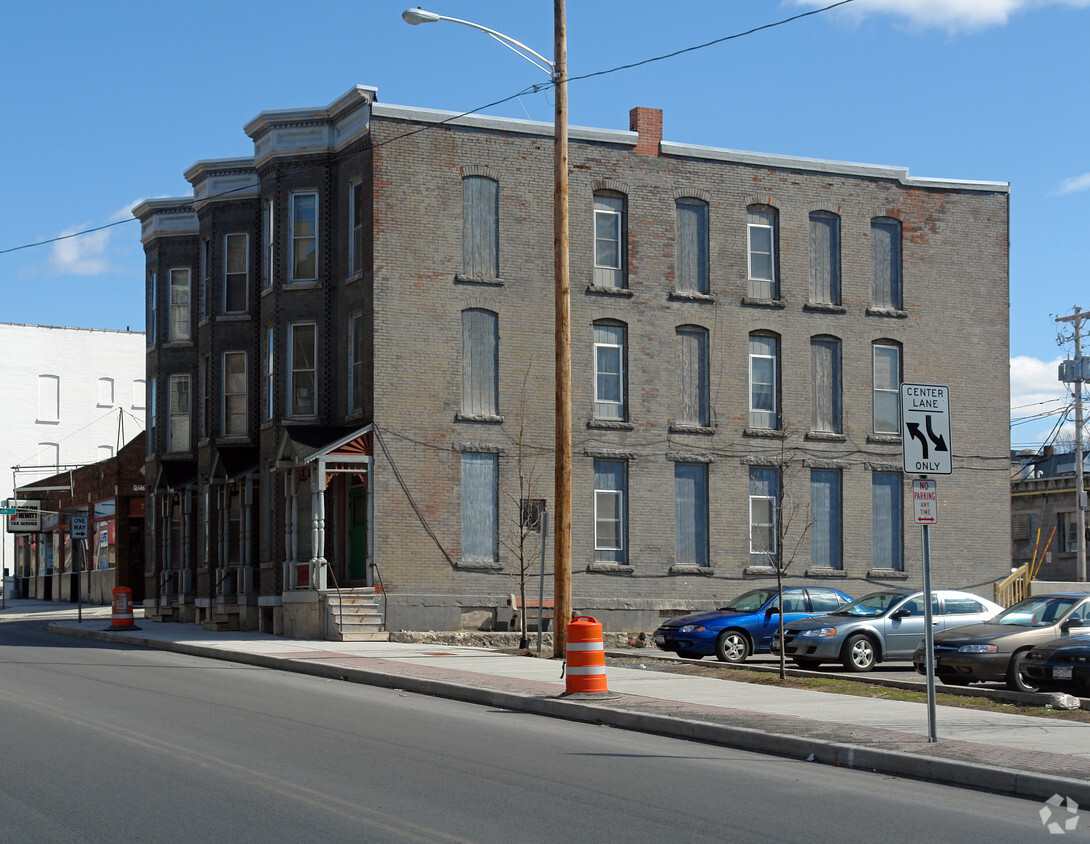 Foto principal - State Street Apartments