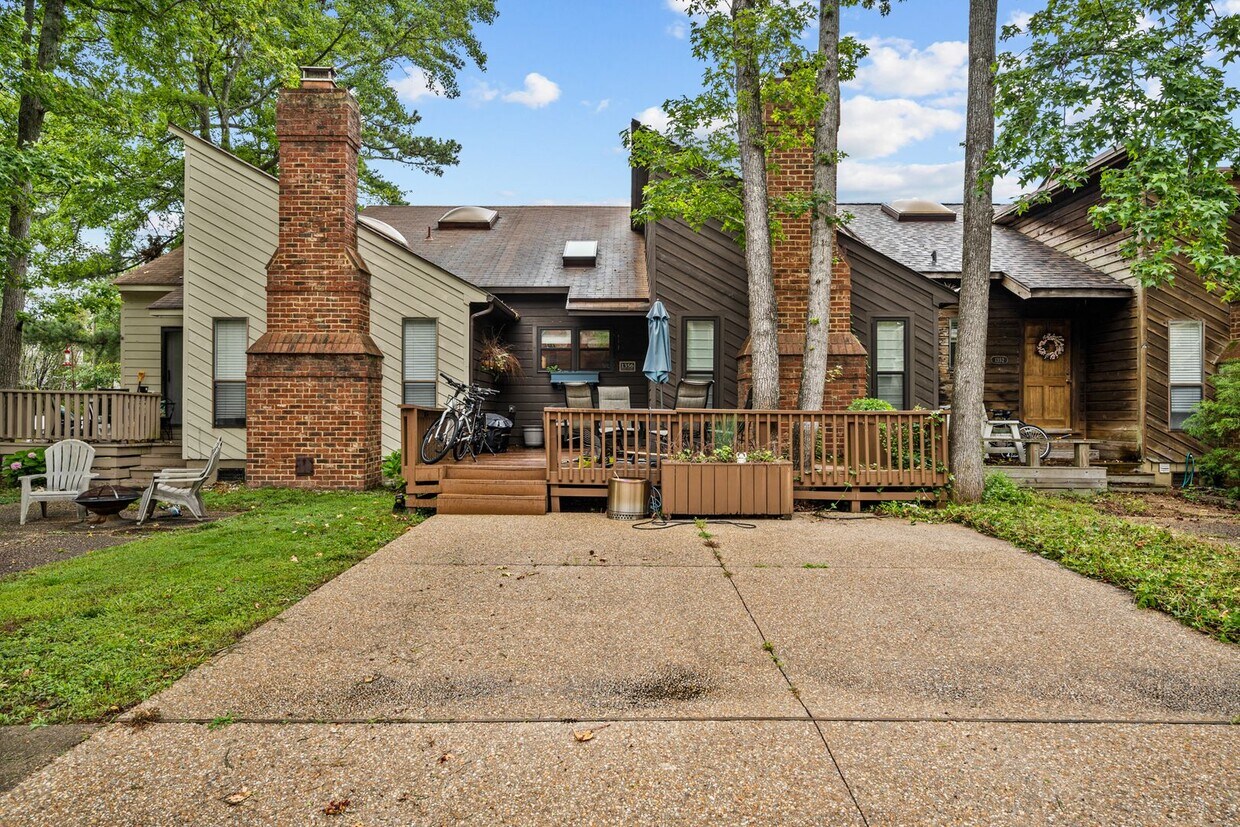 Primary Photo - Shadowlawn Townhome