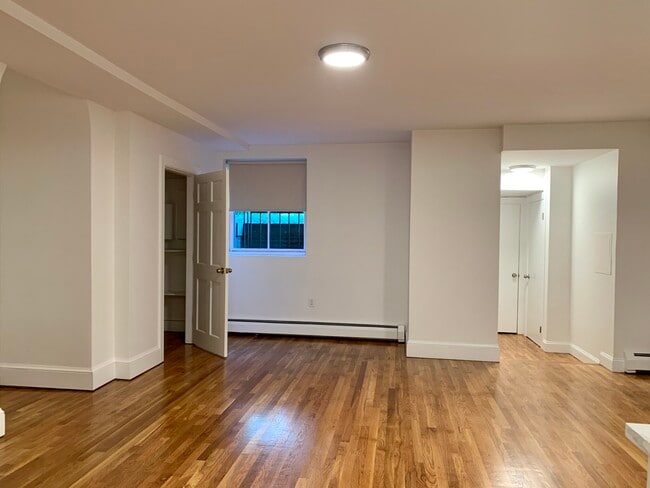 Building Photo - 137 Beacon St
