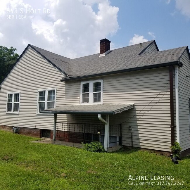 Building Photo - West Indy 3BR House w/Garage!