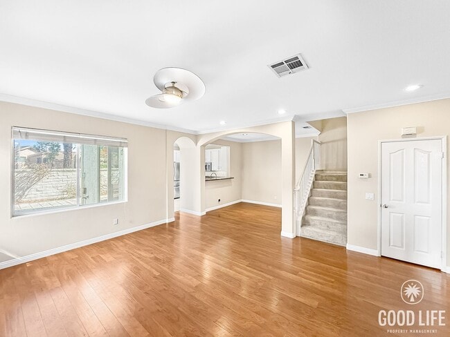 Foto del edificio - Modern 3-Bedroom Home with Backyard, Beaut...