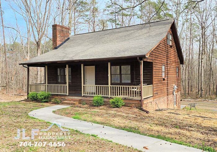 Primary Photo - Cozy 4/2.5 Log Cabin Home in Gold Hill wit...