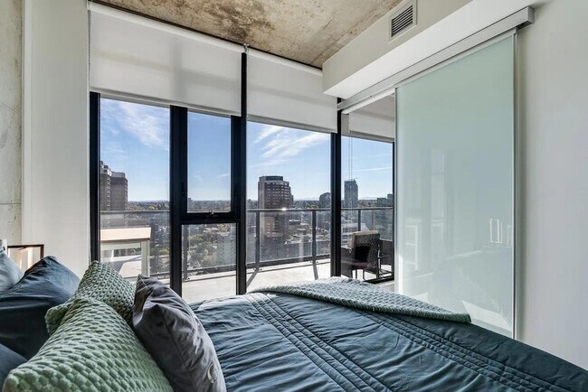 Photo du bâtiment - 1010-1016 6 St SW