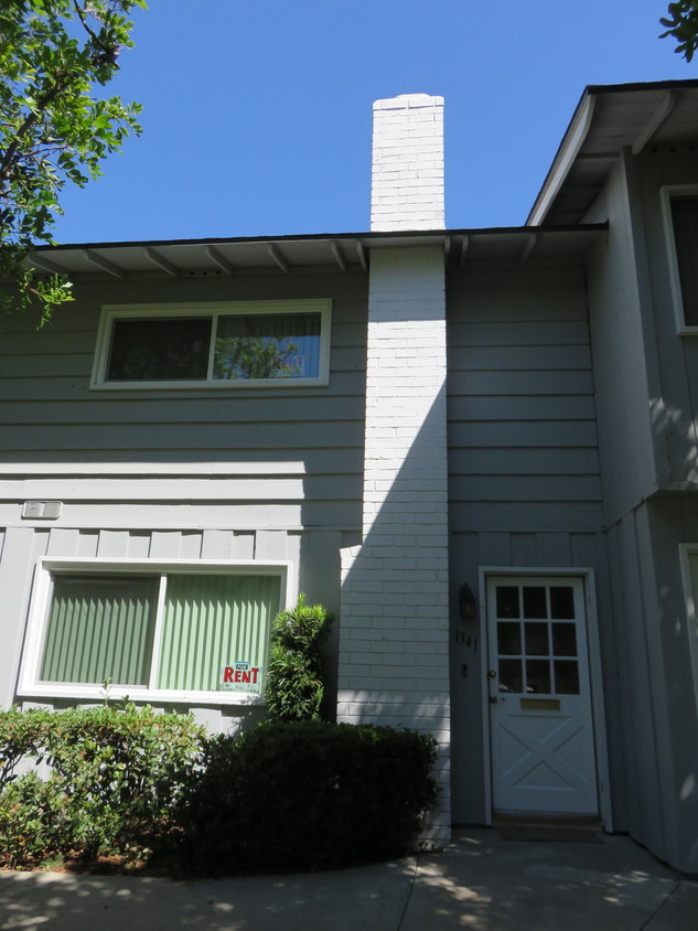 Primary Photo - 1341 Cameo Ln