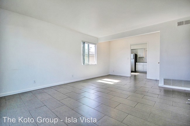 Building Photo - 6694 Del Playa Dr