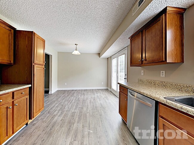 Building Photo - 2656 Captains Watch Rd NE