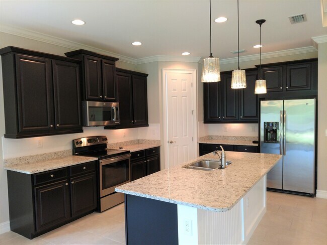 Foto del edificio - Unfurnished Annual Rental - Lovely 3 Bedroom Home in Calusa Park. Nicely upgraded and Pet Friendly