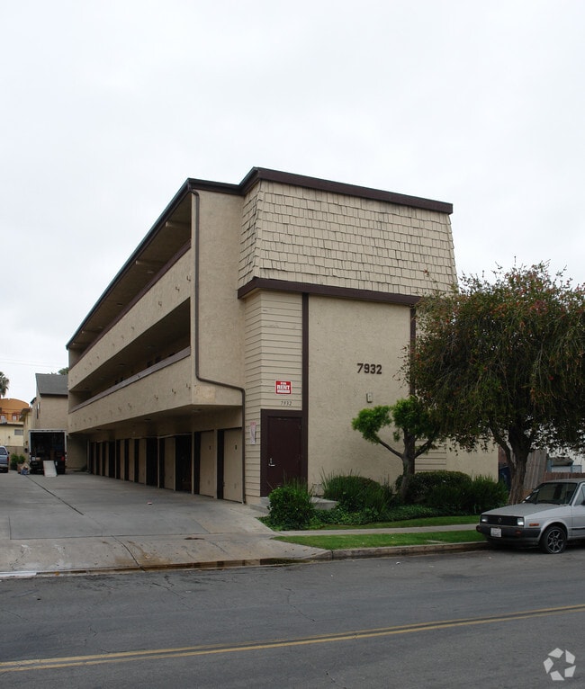Building Photo - Stark Drive Apartments