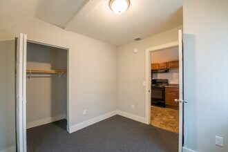 Building Photo - 2418 3rd St NE