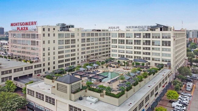 Building Photo - 2600 W 7th St