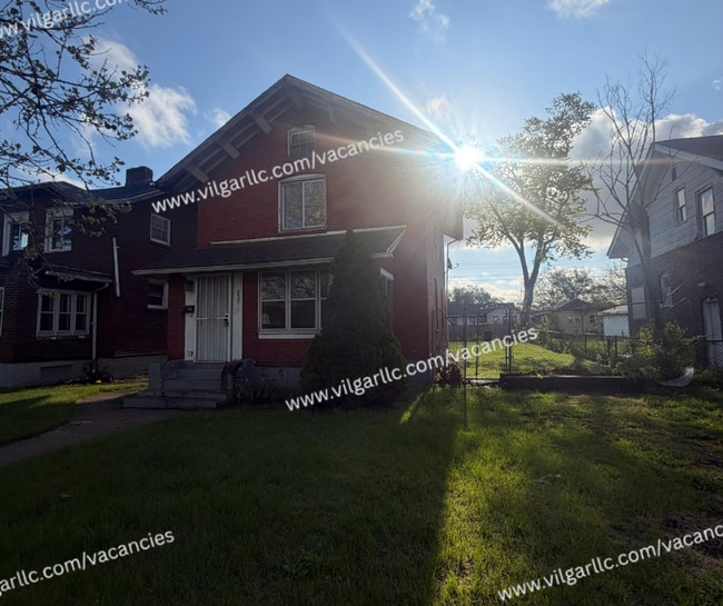 Building Photo - Single-family home for sale