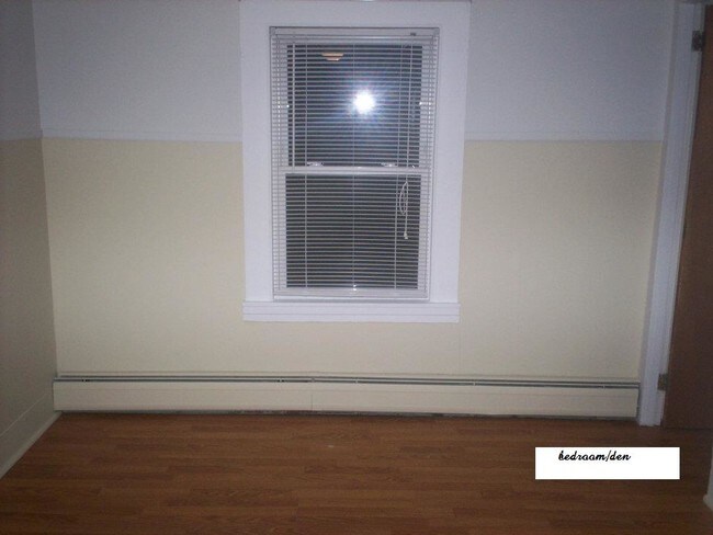 Building Photo - 206 Lewis St