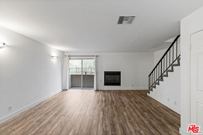 Building Photo - 1040 N Gardner St