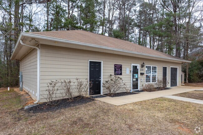 Oficina de arrendamiento - Pine Knoll