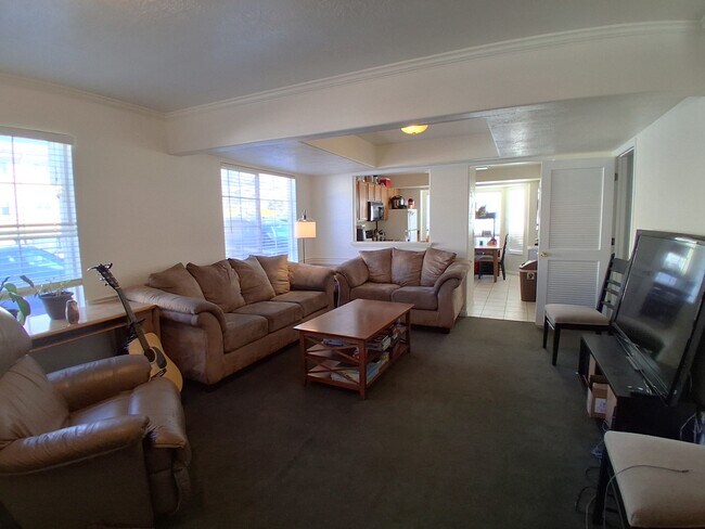 Foto del edificio - 879 E 350 N