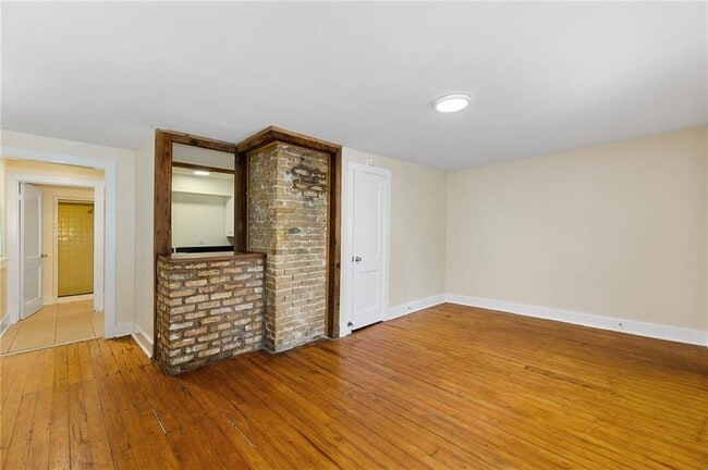 Building Photo - 803 W 17th St