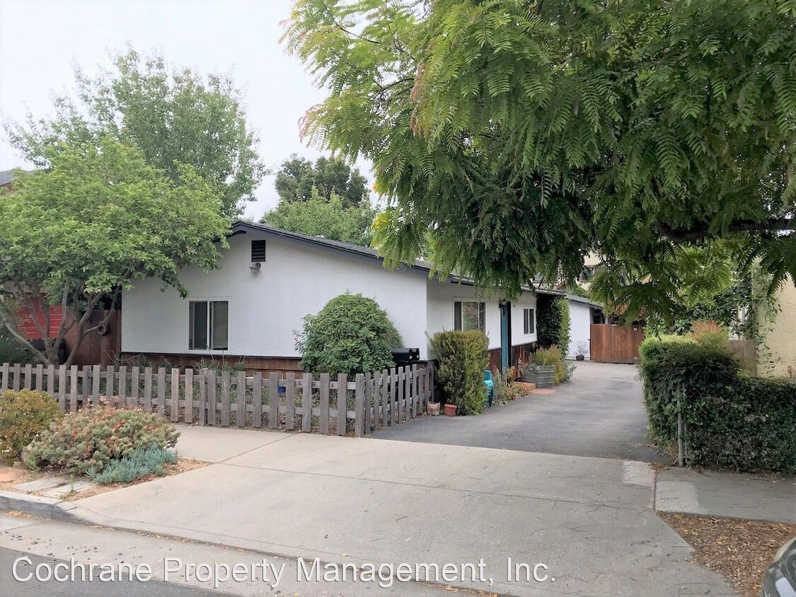 Primary Photo - 623-625 W Ortega St