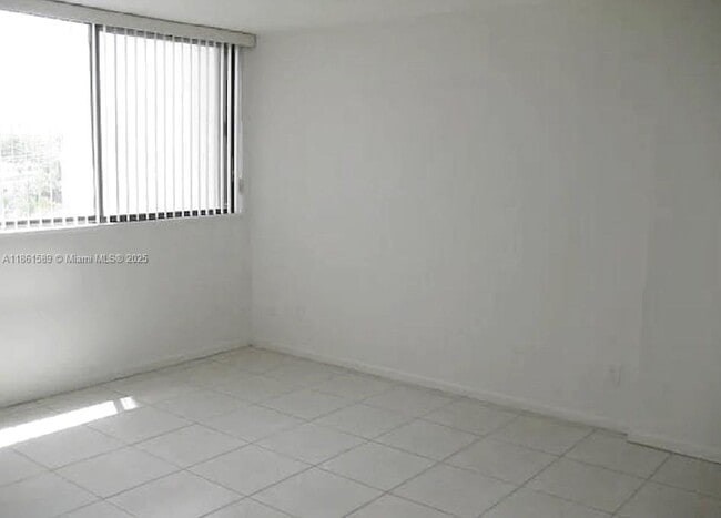 Foto del edificio - 2715 Tigertail Ave